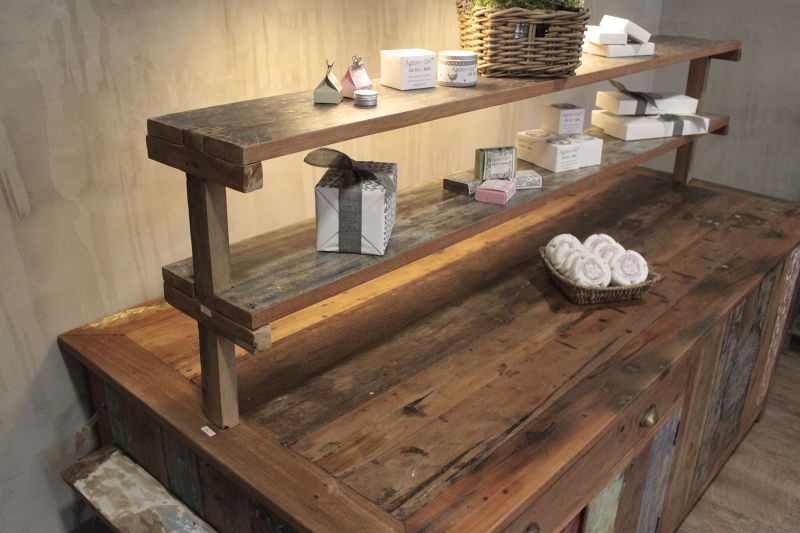 A+C Mesa de Exhibición Central 207x97x80cm