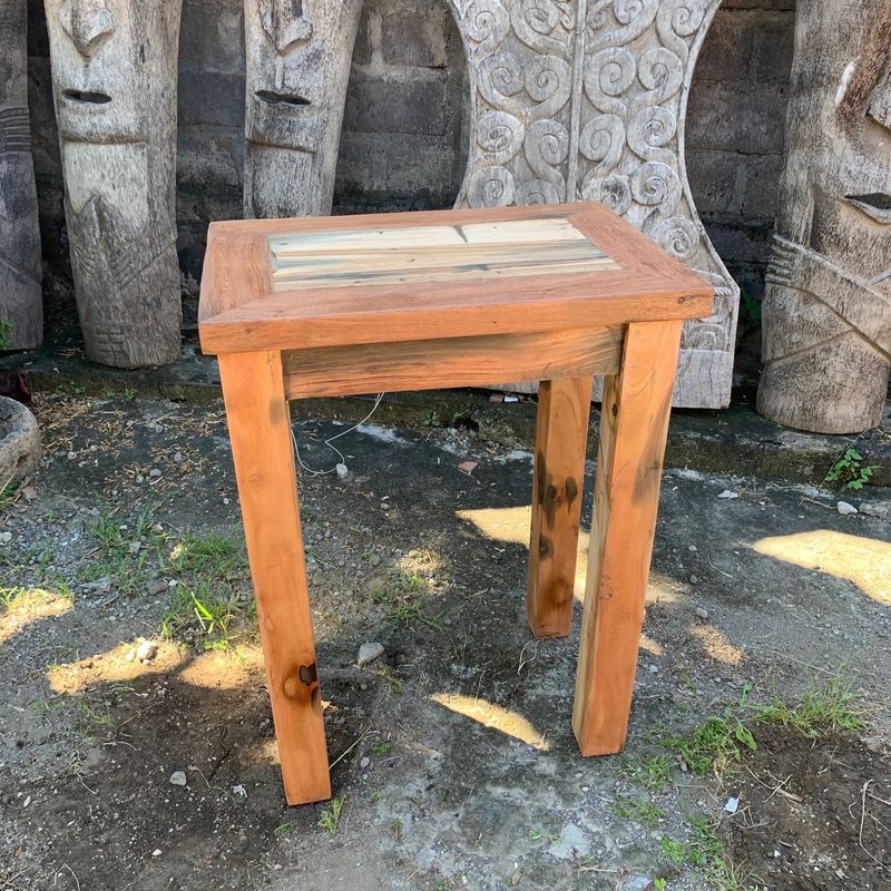 Mesa - Soporte de Exhibición - Madera Reciclada