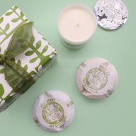 Caja de Regalo con Vela y Bombas de Baño - White Fig & Fellberry