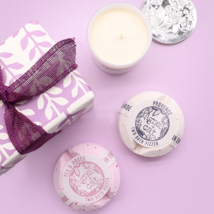 Caja de Regalo con Vela y Bombas de Baño - Provence & Tea and Roses